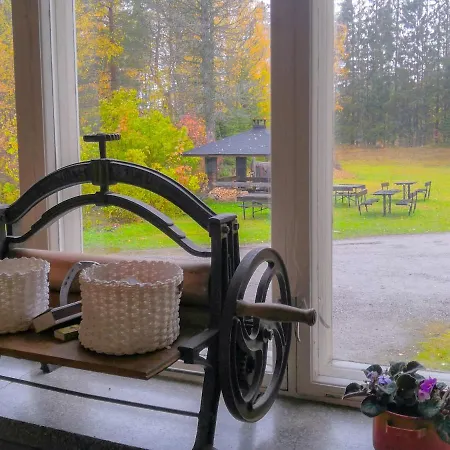 Vanhan Koulun Majatalo-old School Kolinkylä