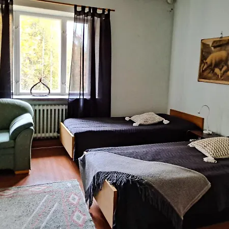 Vanhan Koulun Majatalo-old School *