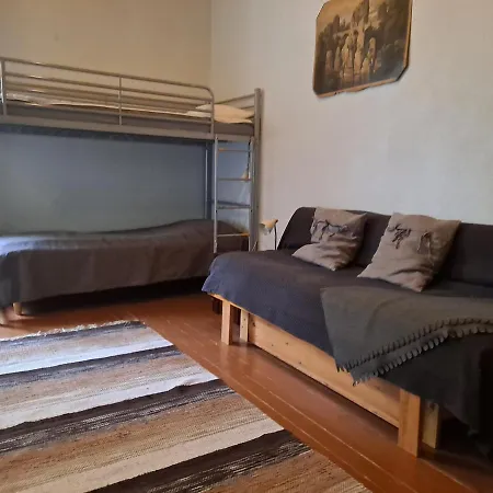 Vanhan Koulun Majatalo-old School