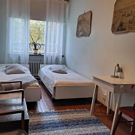 Vanhan Koulun Majatalo-old School *