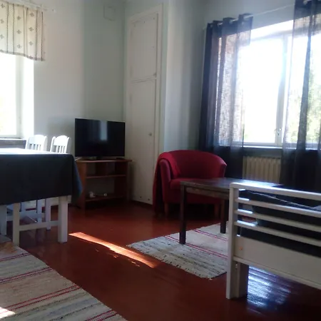 Vanhan Koulun Majatalo-old School Hostel *