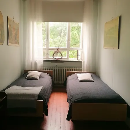 Vanhan Koulun Majatalo-old School *