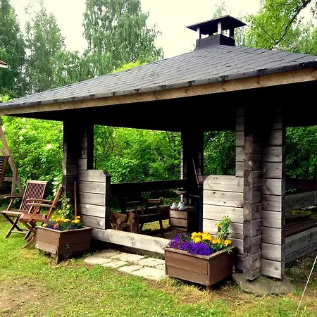 Vanhan Koulun Majatalo-old School