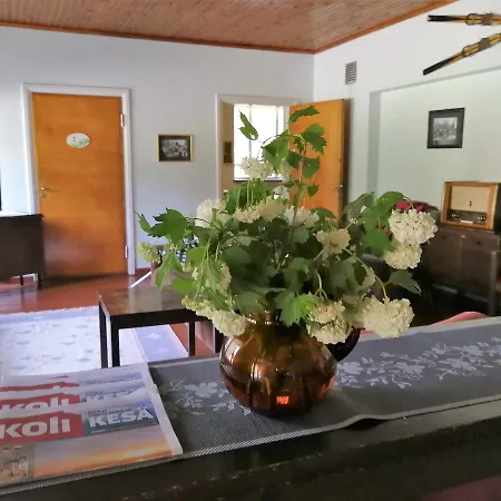 Hostel Vanhan Koulun Majatalo-old School Kolinkylä