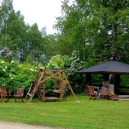 Vanhan Koulun Majatalo-old School *