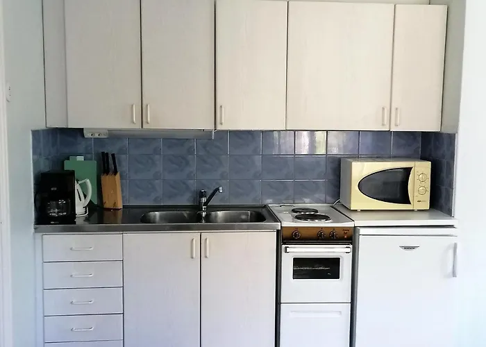 Vanhan Koulun Majatalo-old School * Kolinkylä