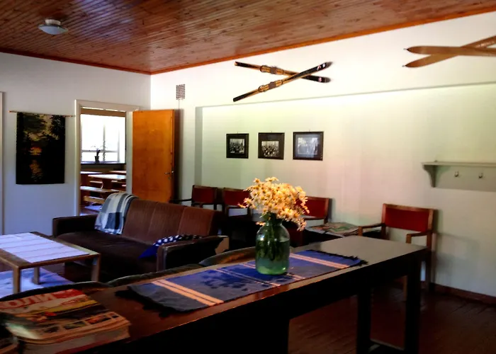 Vanhan Koulun Majatalo-old School