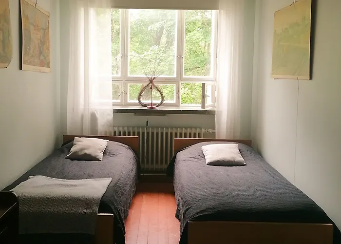 Vanhan Koulun Majatalo-old School *