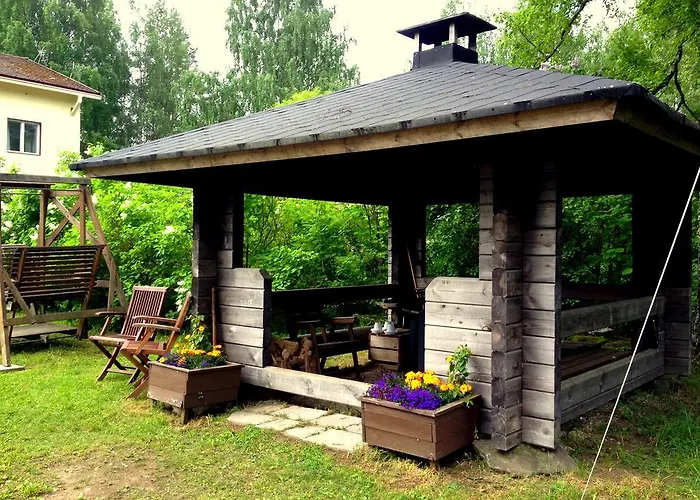 Vanhan Koulun Majatalo-old School