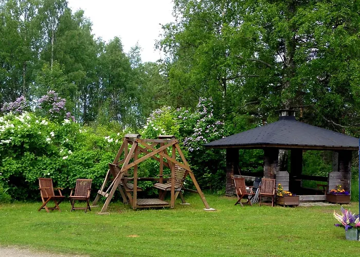 Vanhan Koulun Majatalo-old School *